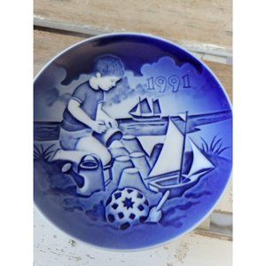 B&g fun at the beach 1991 children's Day Blue plat